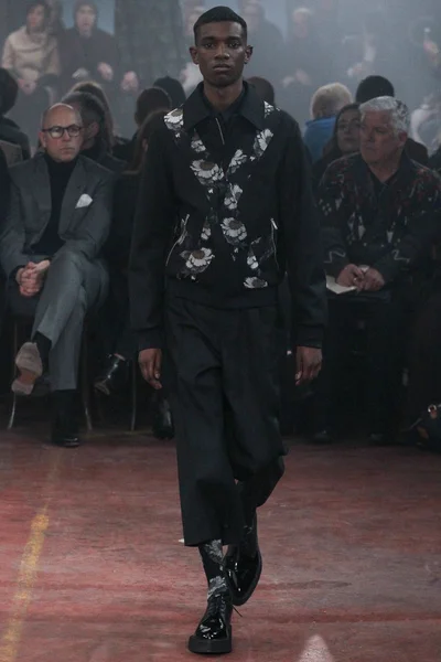 Look 10